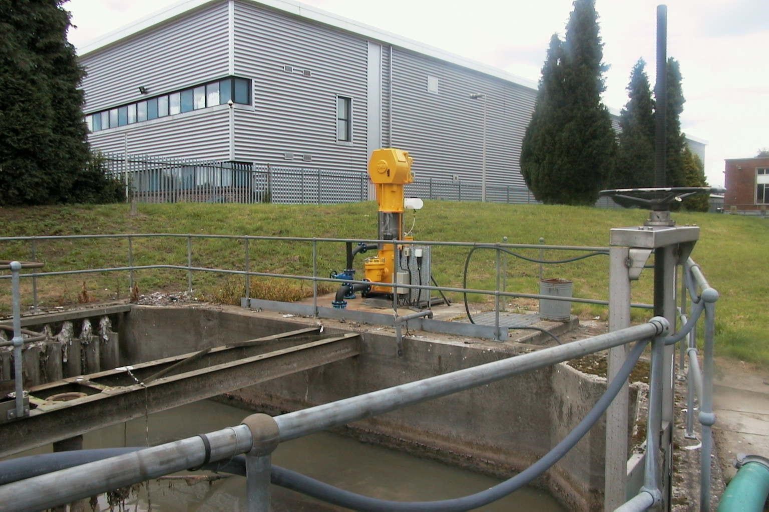 EMS-grit-pump-aldershot-STW.jpg